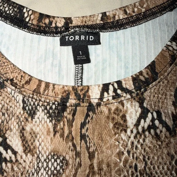 torrid Brown Snake Print Short Sleeve Top - Picture 2 of 4